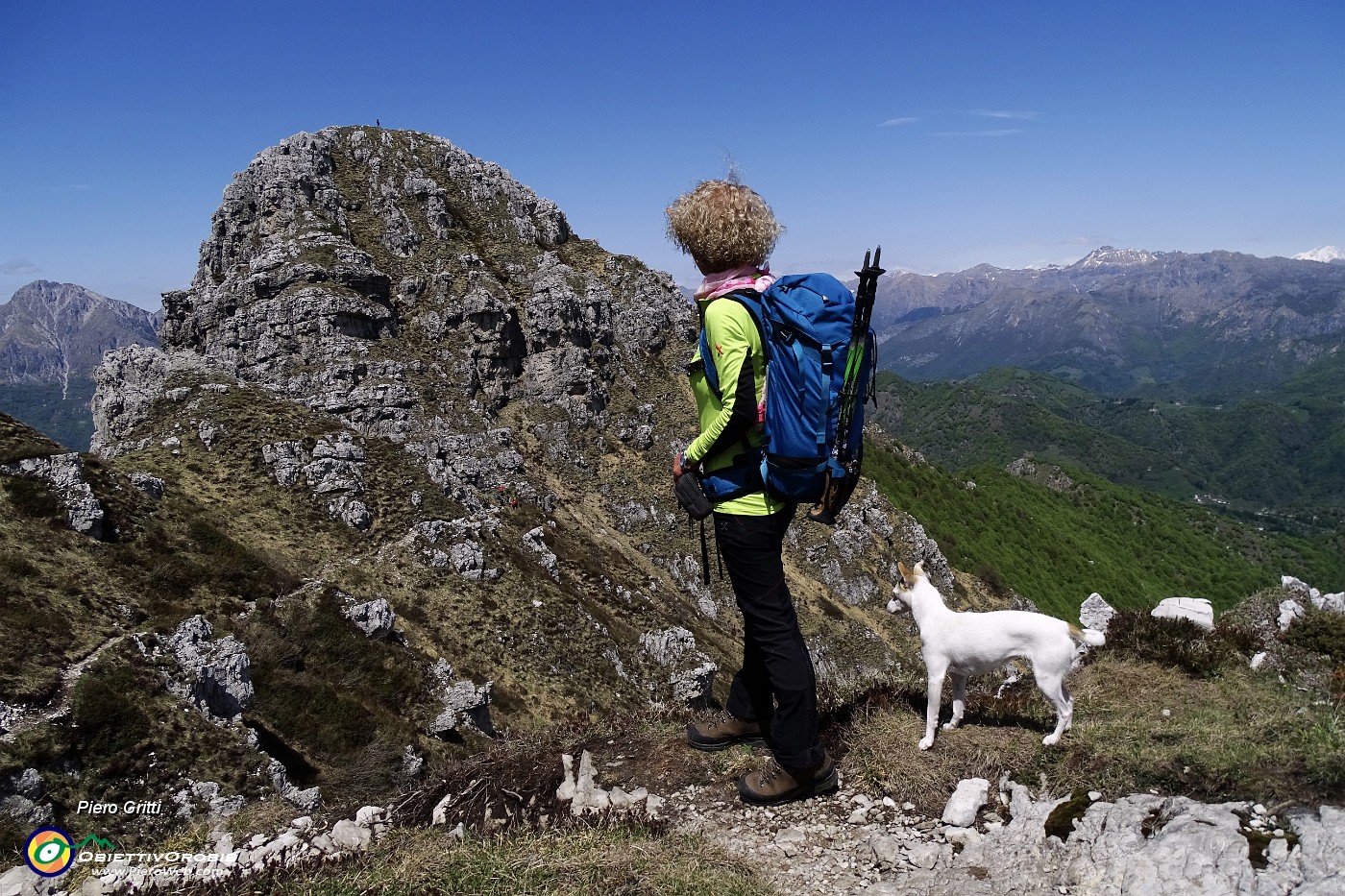 69 Vista sulla ripida discesa da Cima Pozzi.JPG -                                